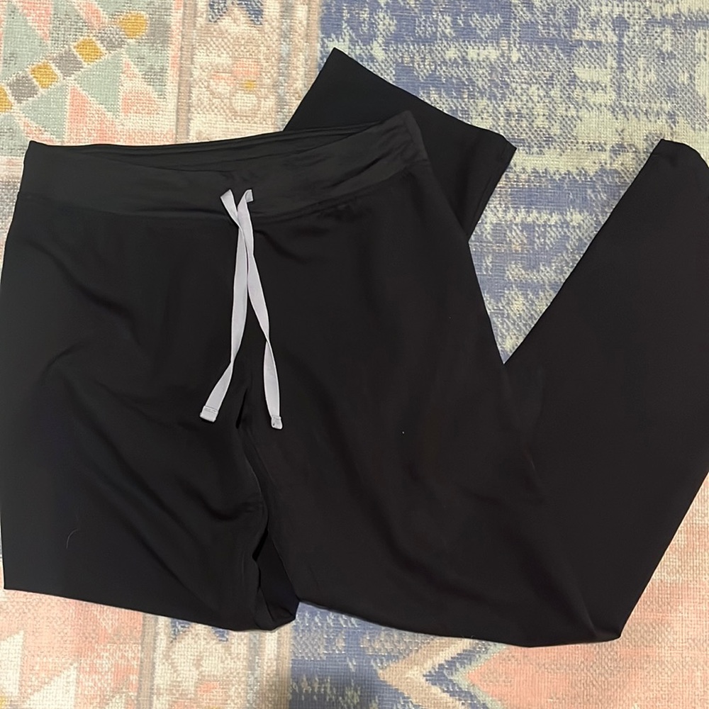 FIGS Livingston pants. Size small.